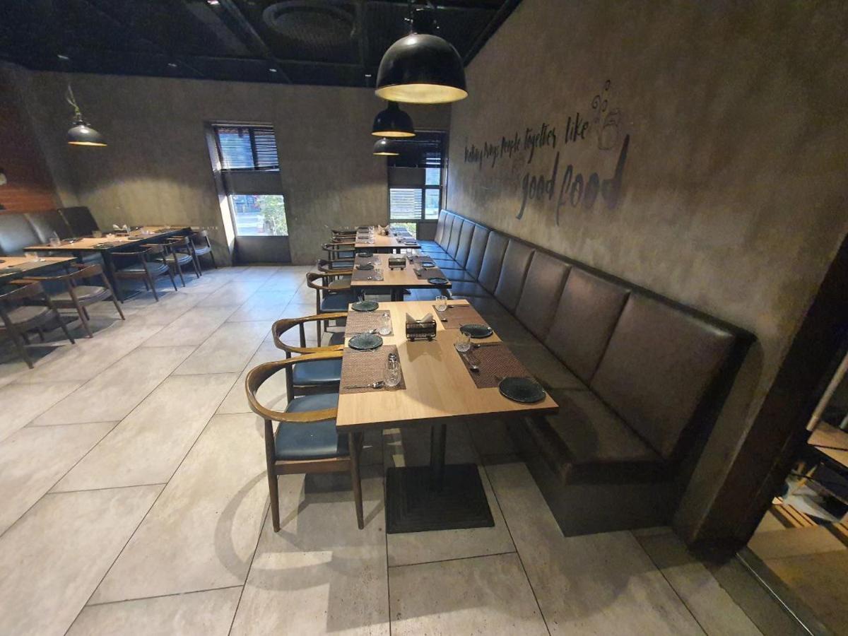 Weekend Address Managed By P.C Homes Сурат Экстерьер фото