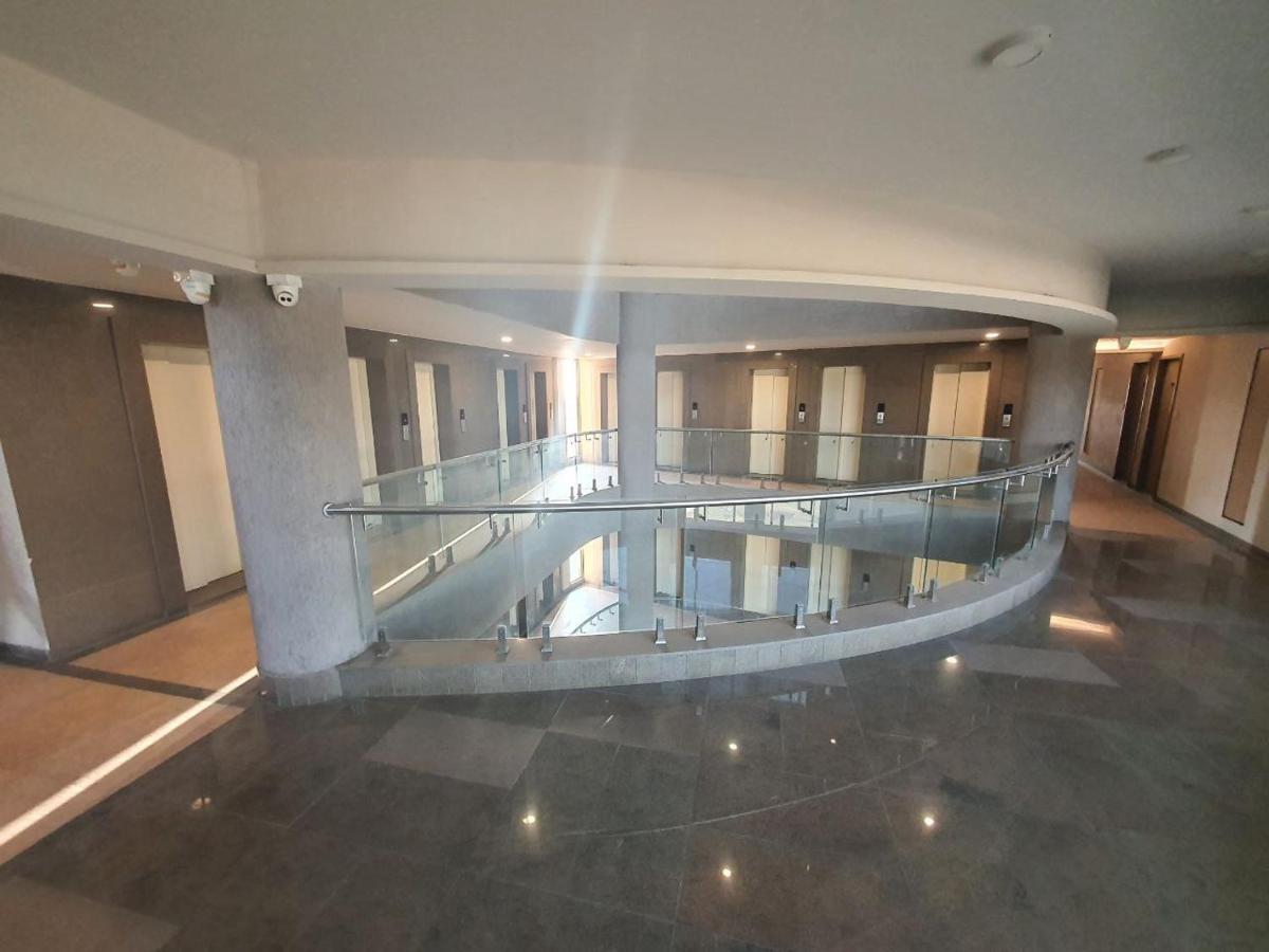 Weekend Address Managed By P.C Homes Сурат Экстерьер фото