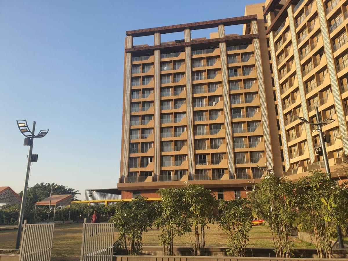 Weekend Address Managed By P.C Homes Сурат Экстерьер фото